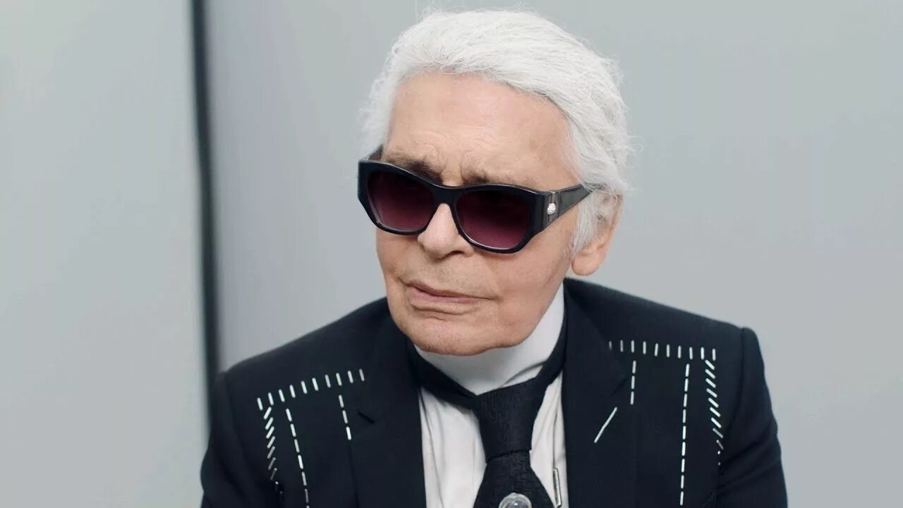 Karl lagerfeld tokyo. Отто Лагерфельд. Кристиан Лагерфельд. Коллекция Karl Lagerfeld smile. Karl Lagerfeld 2018.