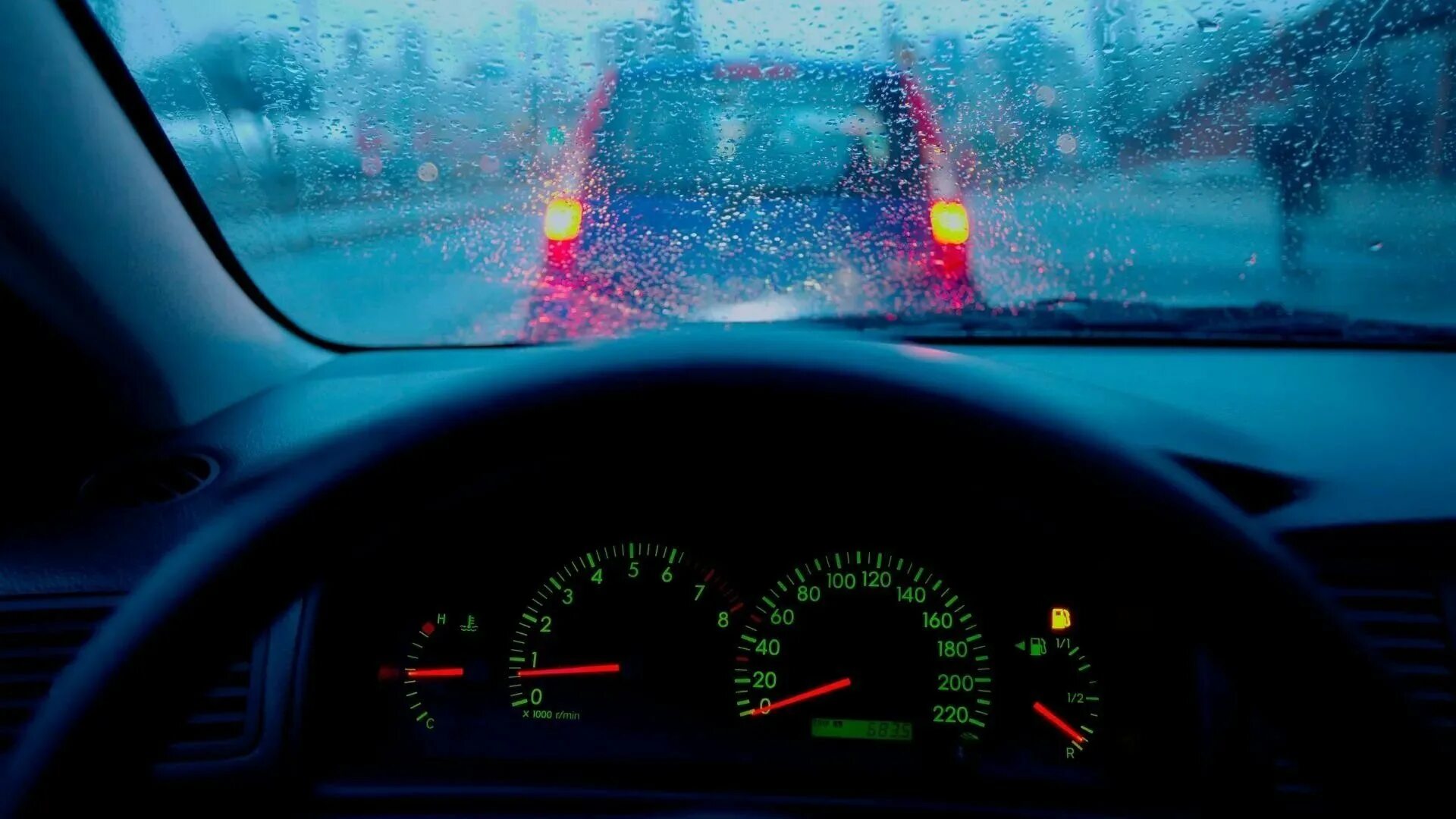 Хорошо в машине в дождь. Вид из машины. Вид из салона машины зимой. За рулем зимой. Ночная дорога за рулем.