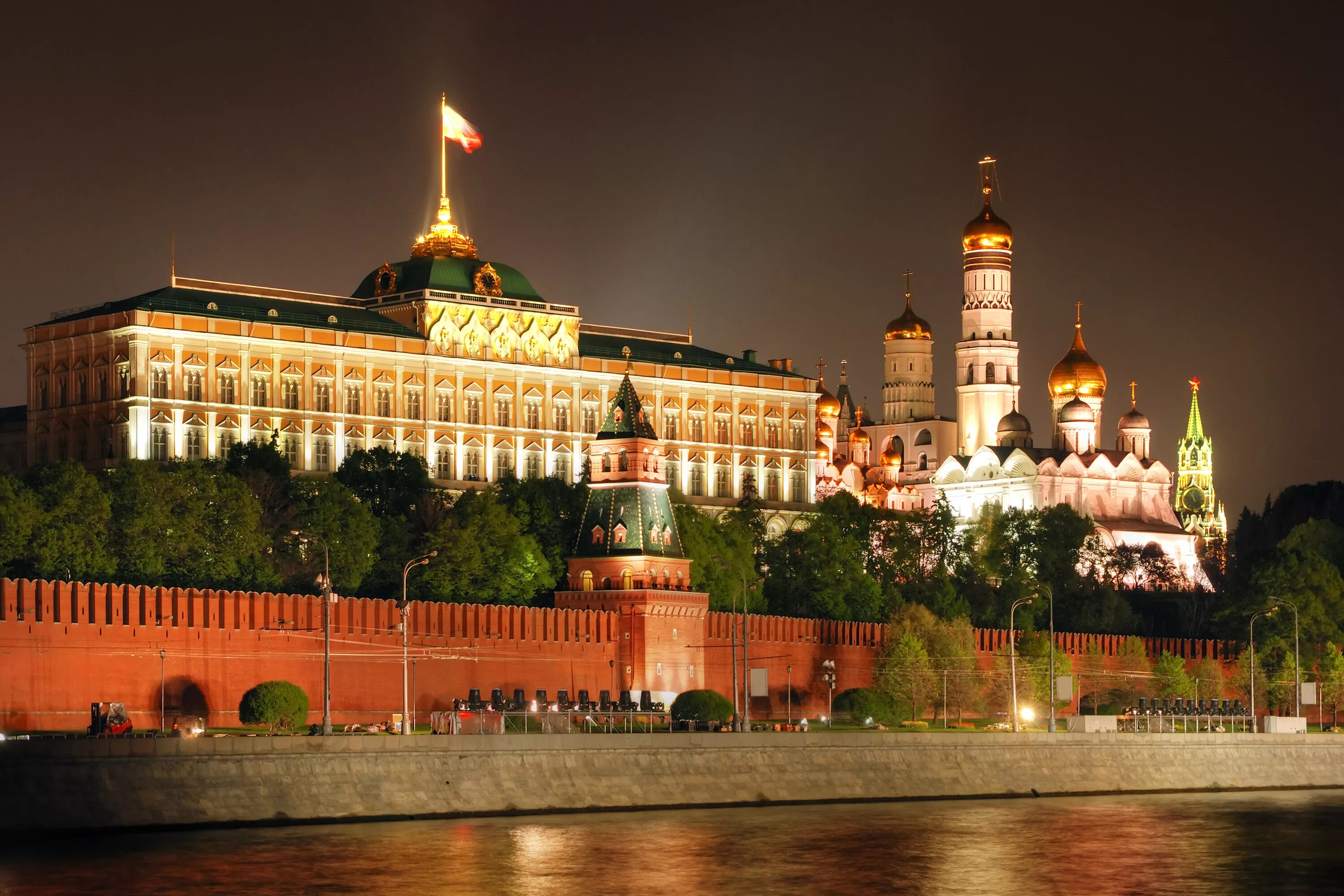 Резиденция президента России в Московском Кремле. Московский Кремль Moscow Kremlin. Московский Кремль 1992. Млсквакремь. Красивые города россии 2024