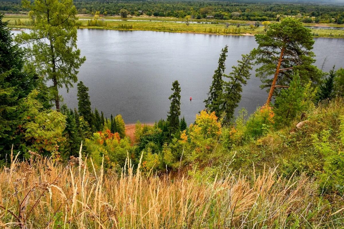 Гора Урал Сарапул. Кама река Сарапул осень. Удмуртская Республика река Кама. Удмуртия природа Сарапул. Природные достопримечательности удмуртии