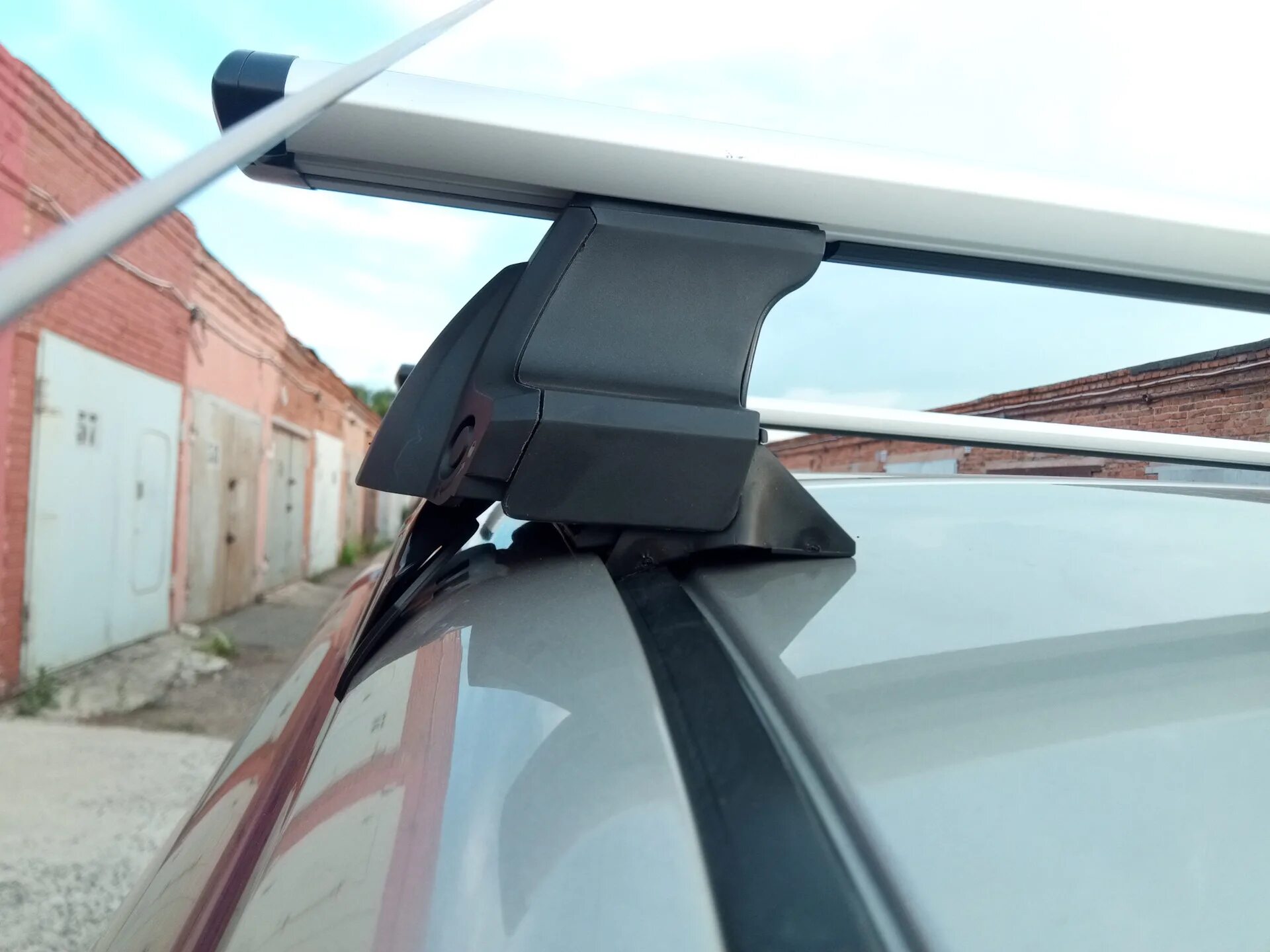 Багажник на крышу рено лагуна 2. Заглушки рейлингов atlant. Рейлинги быстросъем. Багажник на крышу renault sandero stepway 2. Поперечина на шеви ниву.