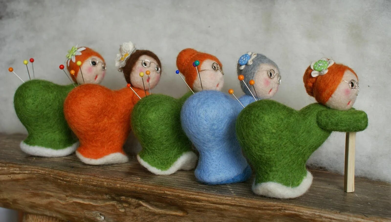 Игрушка заяц из фоамирана. Пасхальное яйцо из шерсти. Фигурки из шерсти. Валяные игрушки. Валяшки поделки.