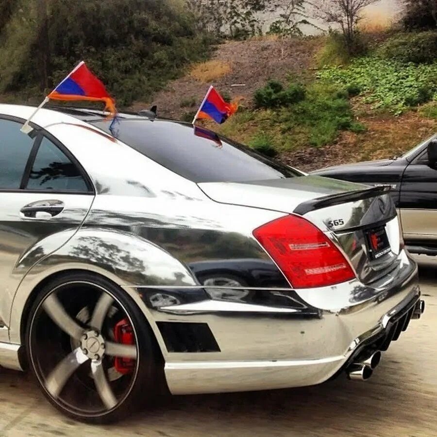 Армяне мерседес. W221 mercedes armenia флаг. мерседес с флагом армении. мерседес 211 с флагом осетии. армянские машины.