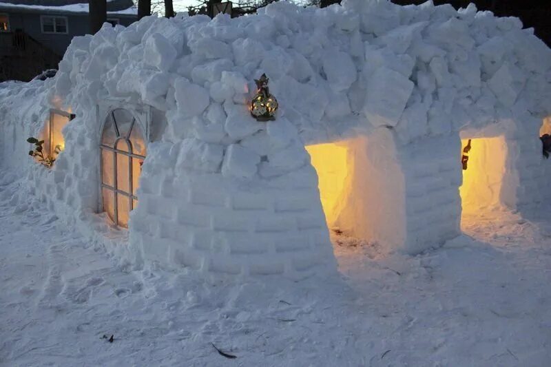 крепость из снега в детском саду. крепость из снега. крепость из снега. дом из льда. Arctic force построитель замков.