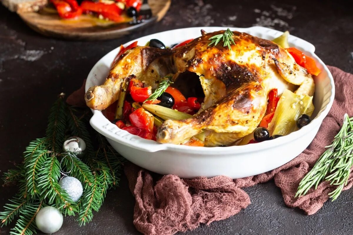 Kumper turkey meal. Курочки с перцами. Запеченная курица в перцах. Запеченная курица в перцах. Голени с гарниром.