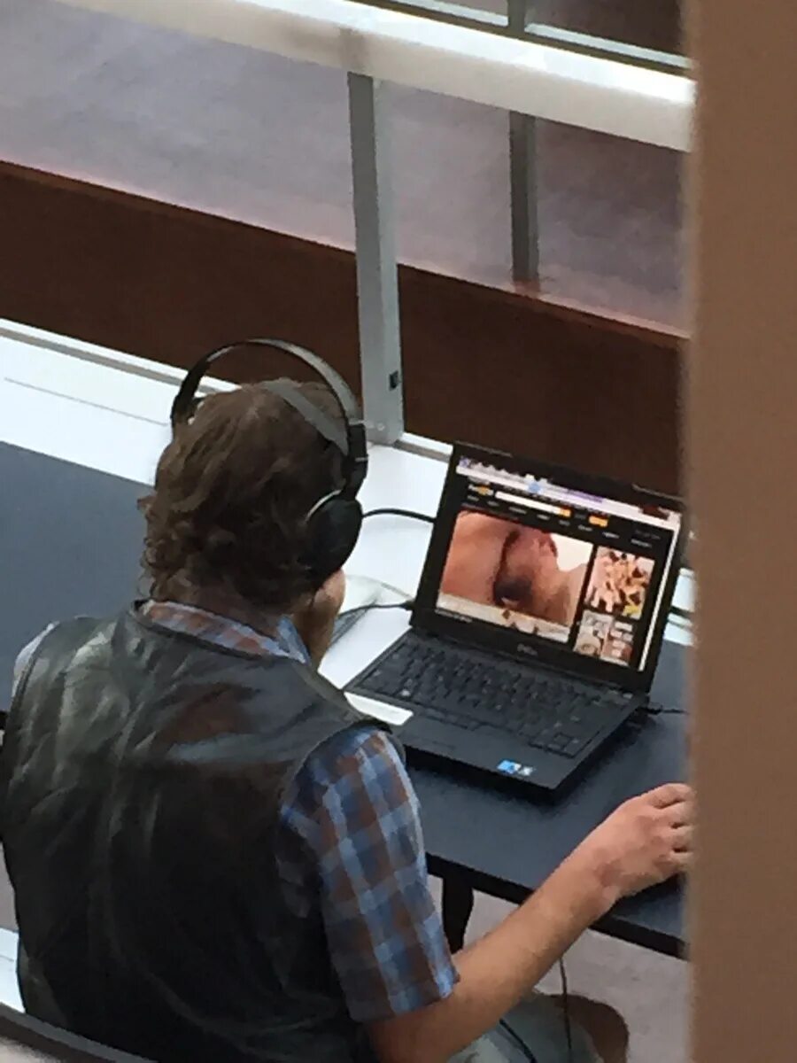 Library caught. Горячая гейбиблиотека. caught watching. caught watching and continued. ноутбук имя покардел покажи по фото.