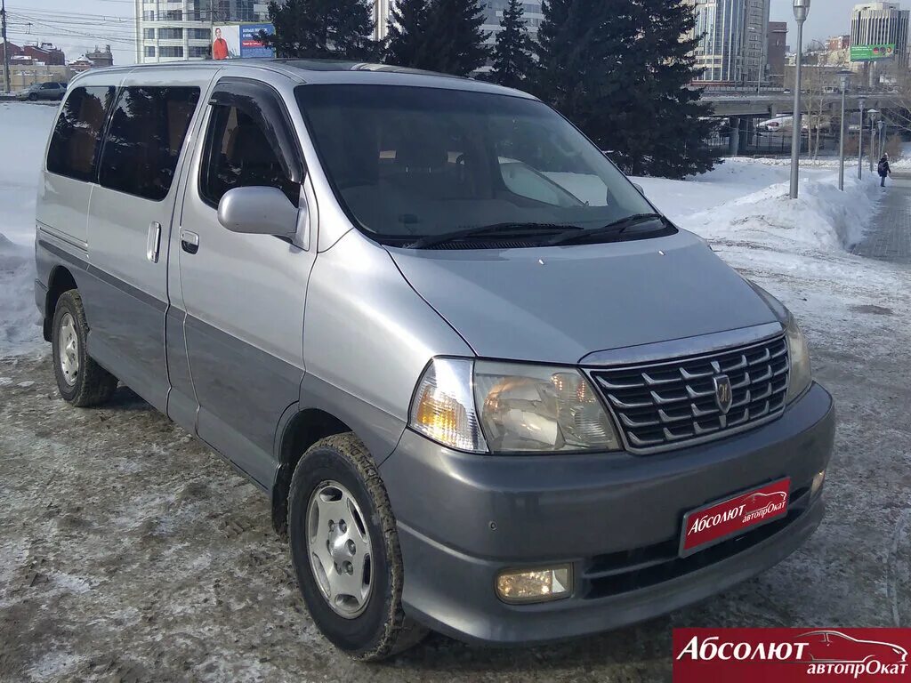 Микроавтобус toyota hiace 584. Toyota hiace limousine. Тойота хайс айс сколько мест. Toyota hiace 2. Тойота микроавтобус новосибирск.