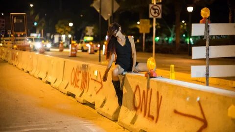 I saw a girl the street