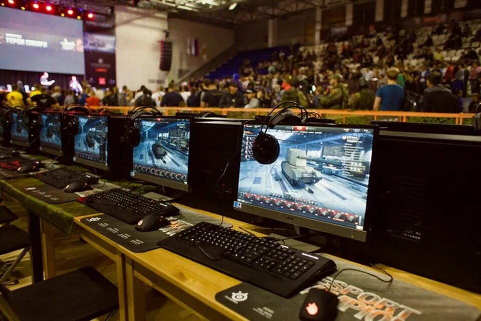 Киберспортсмены танков. Киберспорт world of tanks. Киберспортивный турнир. Киберспортсмены танков. Киберспортсмены танков.