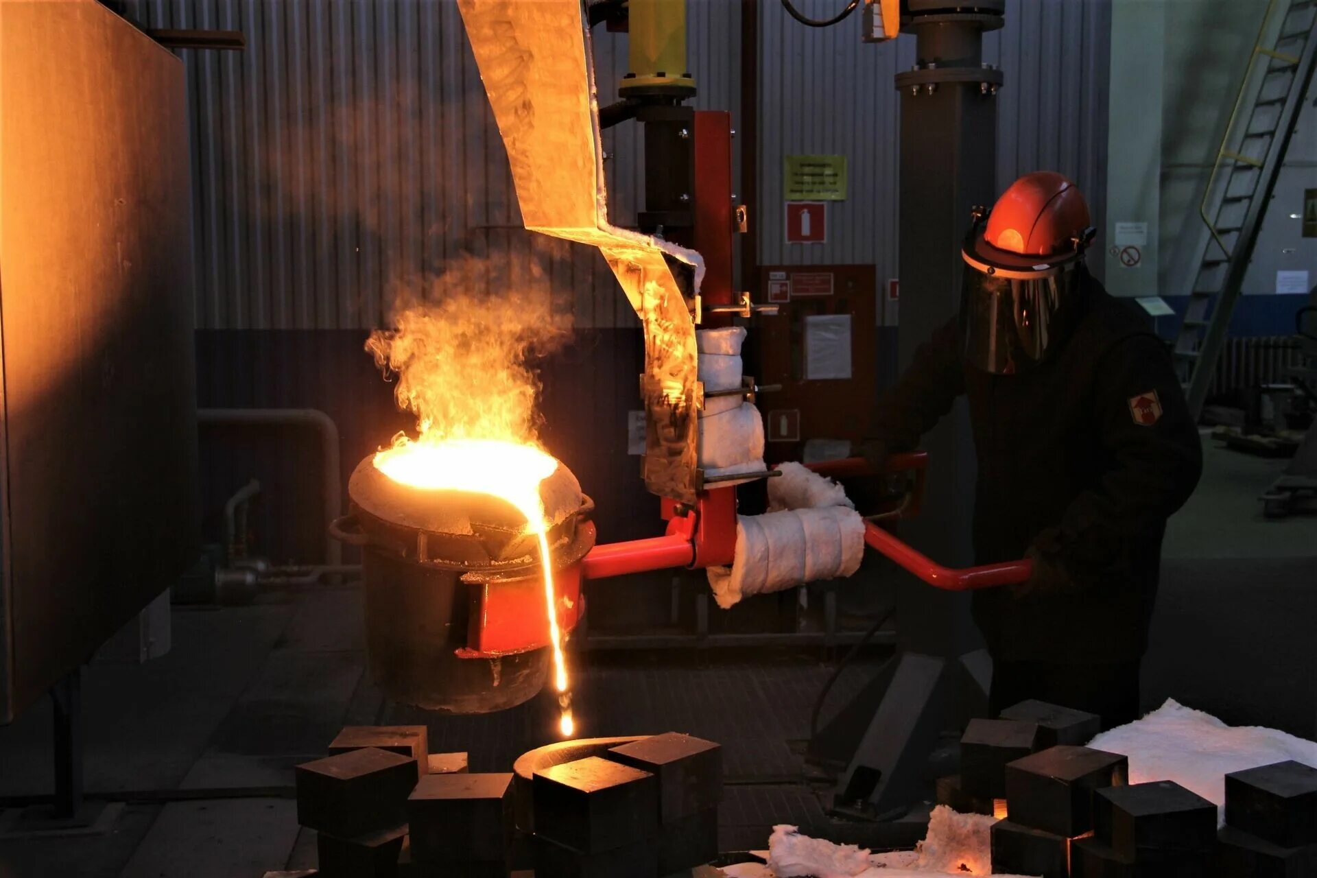 Новое литейное производство. Новое литейное производство. Литейный цех машиностроительного завода. Литейный завод петрозаводск. Нижегородский литейный завод.