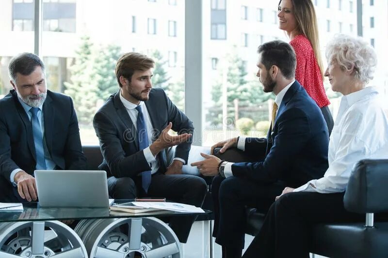 Деловая встреча. Французского бизнесмена антуана арно. Бизнесмены европы. Миллиардеры европы. Бизнесмены европы.