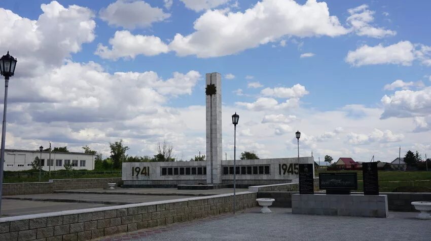 Новоорск парк Победы. Обелиск славы Новоорск. Новоорский район парк Победы. П Новоорск Новоорского района Оренбургской области.