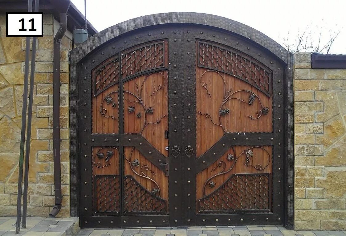 Ош ворота дарбаза. Ворота doorhan premium. Дагестанские ворота кованые. Ворота город ош. Кованые ворота в чечне.