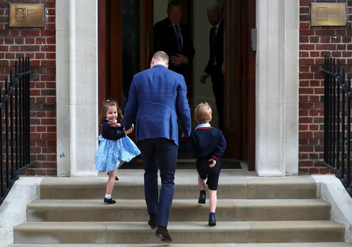Фото детей кейт миддлтон и принца уильяма. Дети принца Уильяма 2023. Дети Кейт Миддлтон и принца Уильяма. Дети Уильяма и Кейт Миддлтон 2023. Кейт Миддлтон и принц Уильям 2023.