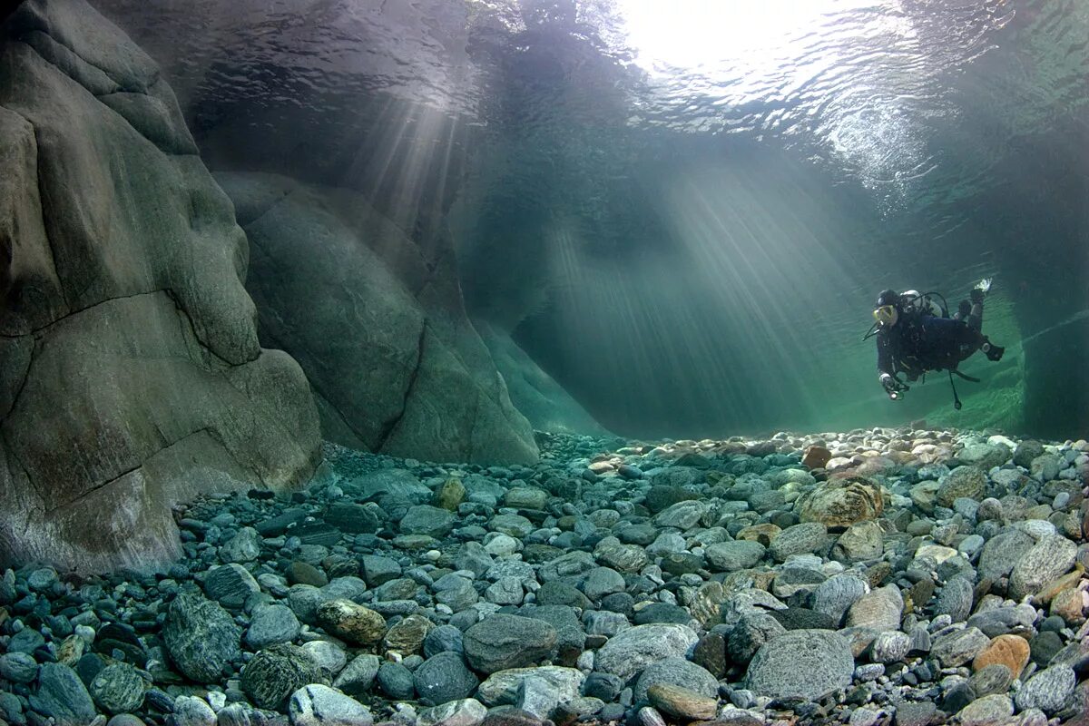 Вода из глубин байкала. Верзаска река. верзаска швейцария глубина. верзаска самая прозрачная река в мире. верзаска – река с прозрачной водой.
