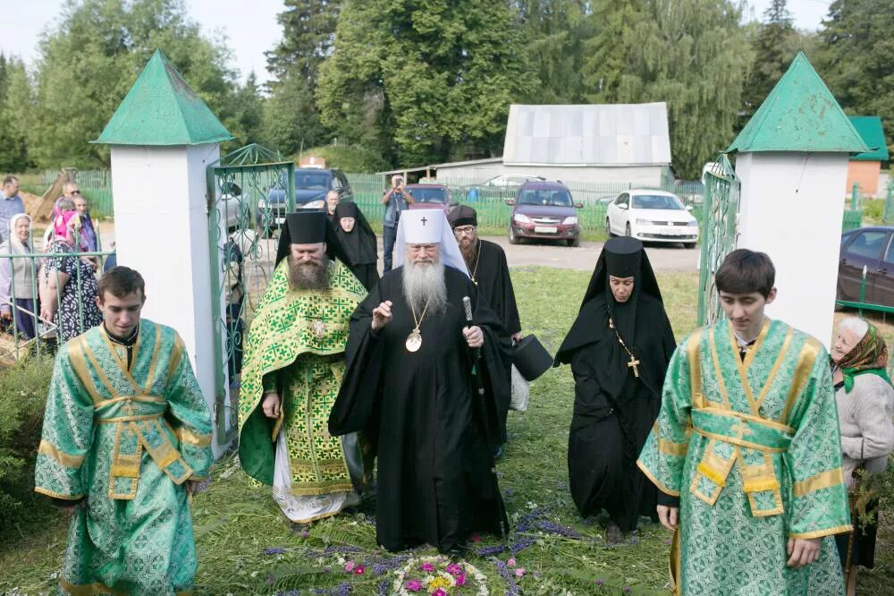 Проект крестовоздвиженский храм для 4 класса. Крестовоздвиженский храм орехово зуево расписание. Ворбозомская церковь. Митрополит ювеналий в орехово-зуево. Алексеевка.