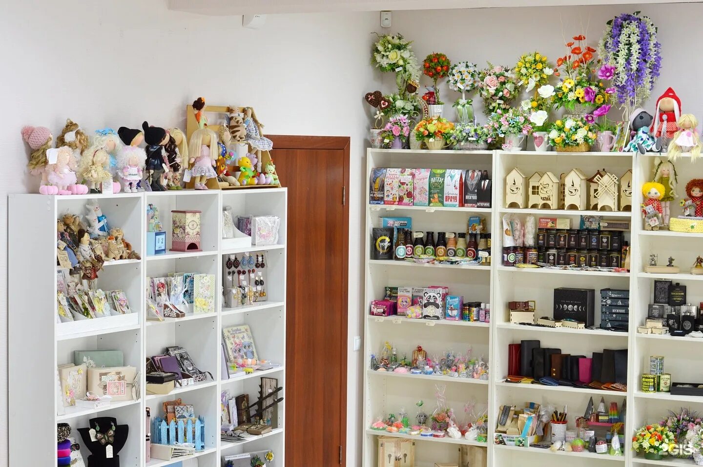 Галерея квадрат куйбышева. Студии подарков москва. Студия сувениров. Студия сувениров. Карла маркса 40 нижний тагил мастерская подарков.