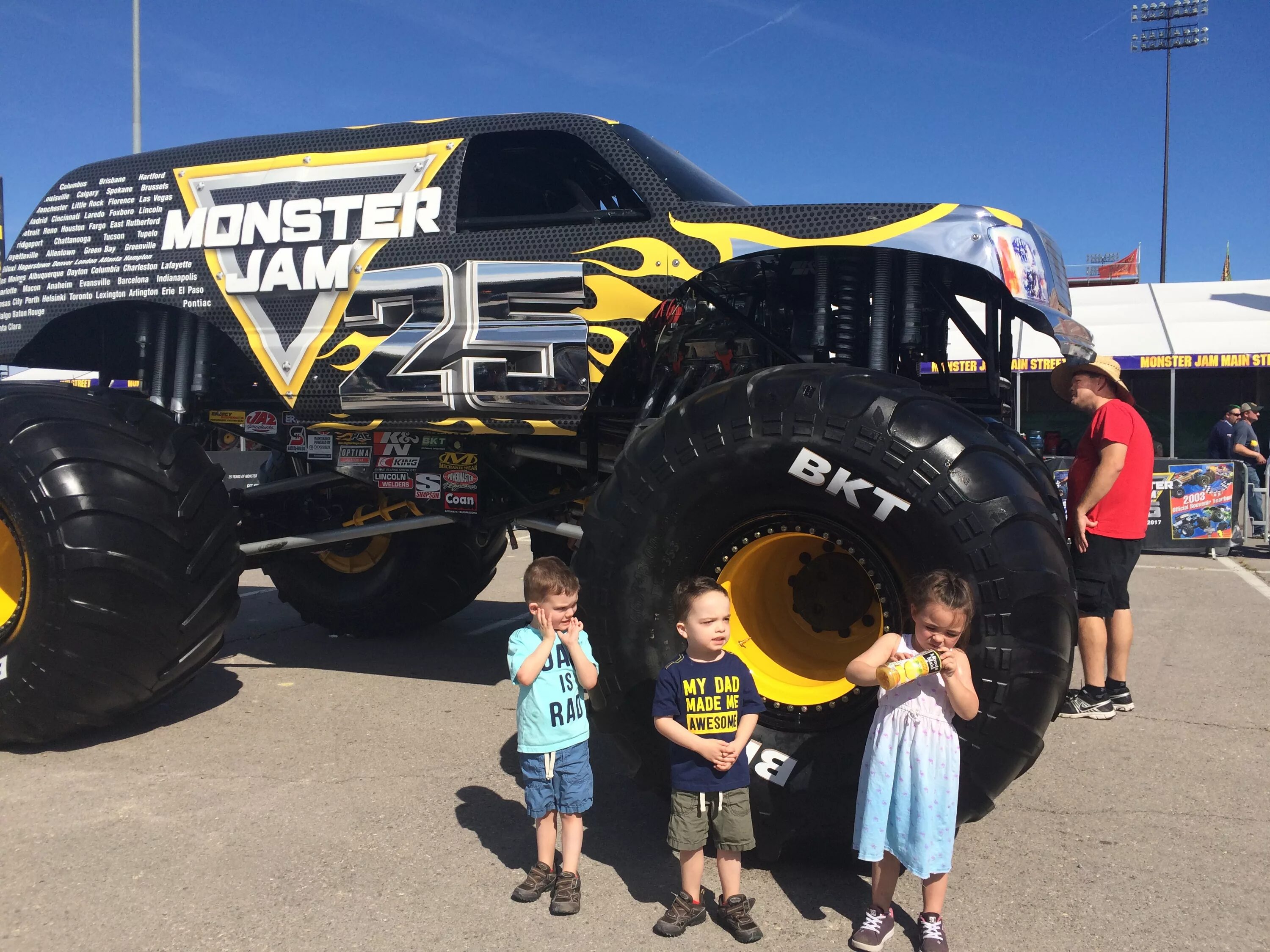 Ока монстр трак. Монстр трак человек. Форд 950 монстр трак. Монстр трак кадиллак. Монстр трак человек.