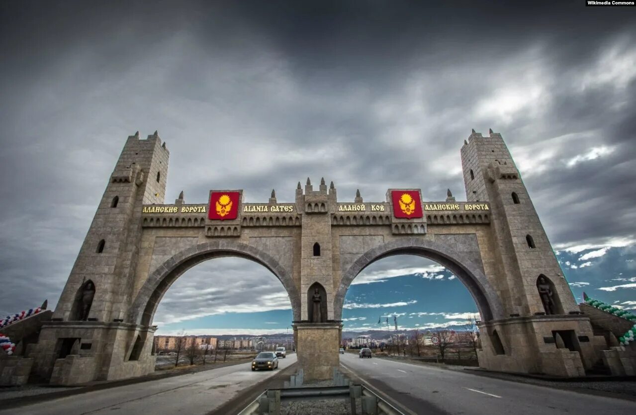 Ворота северного кавказа. Аланские ворота в Ингушетии. Аланская арка Ингушетии. Аланские ворота Магас. Аланские ворота (арка).