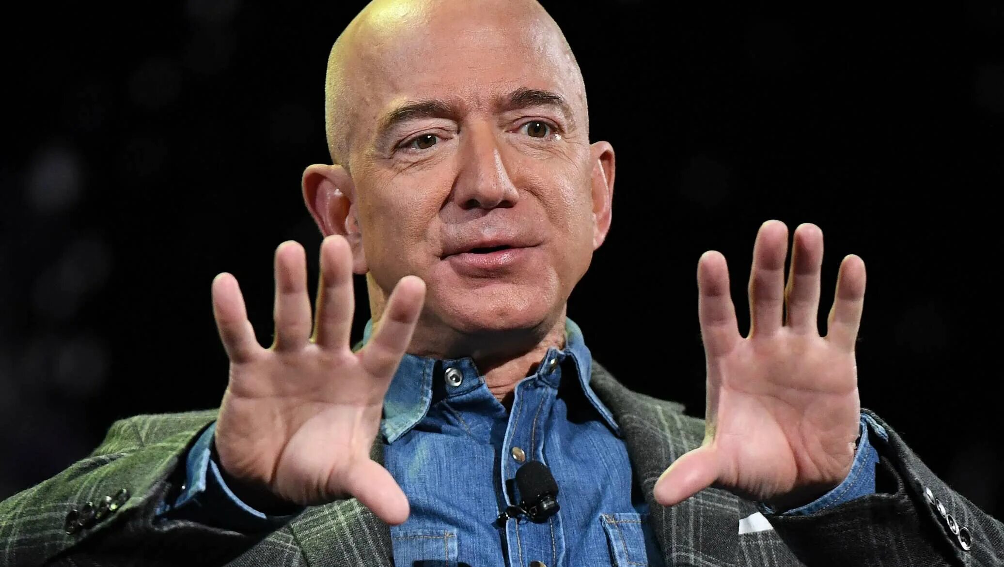 бизнесмен с деньгами. жизнь самых богатых людей. миллиардер с деньгами. жизнь самых богатых людей. роллс ройс в монако.