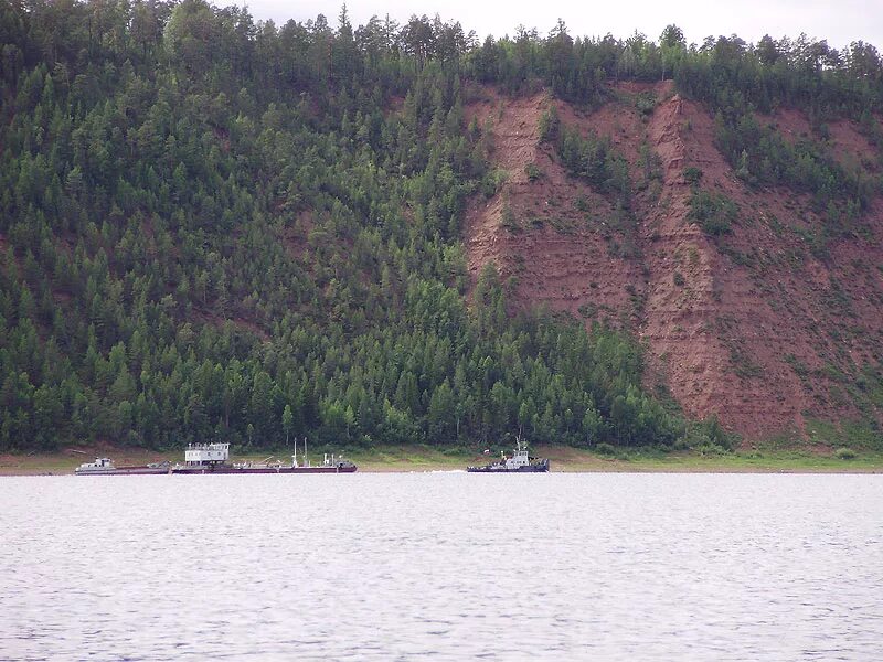 Ангара киренск иркутск. Город Киренск скала. Поселок Ангара. По ангаре. Киренск: город на берегу ангары.