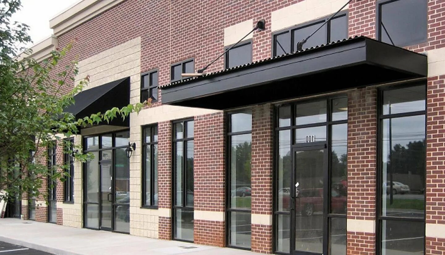 Кирпичное общественное здание. Фасад street retail loft. входная группа в административное здание. входная группа в офисное здание. фасад здания в стиле лофт.