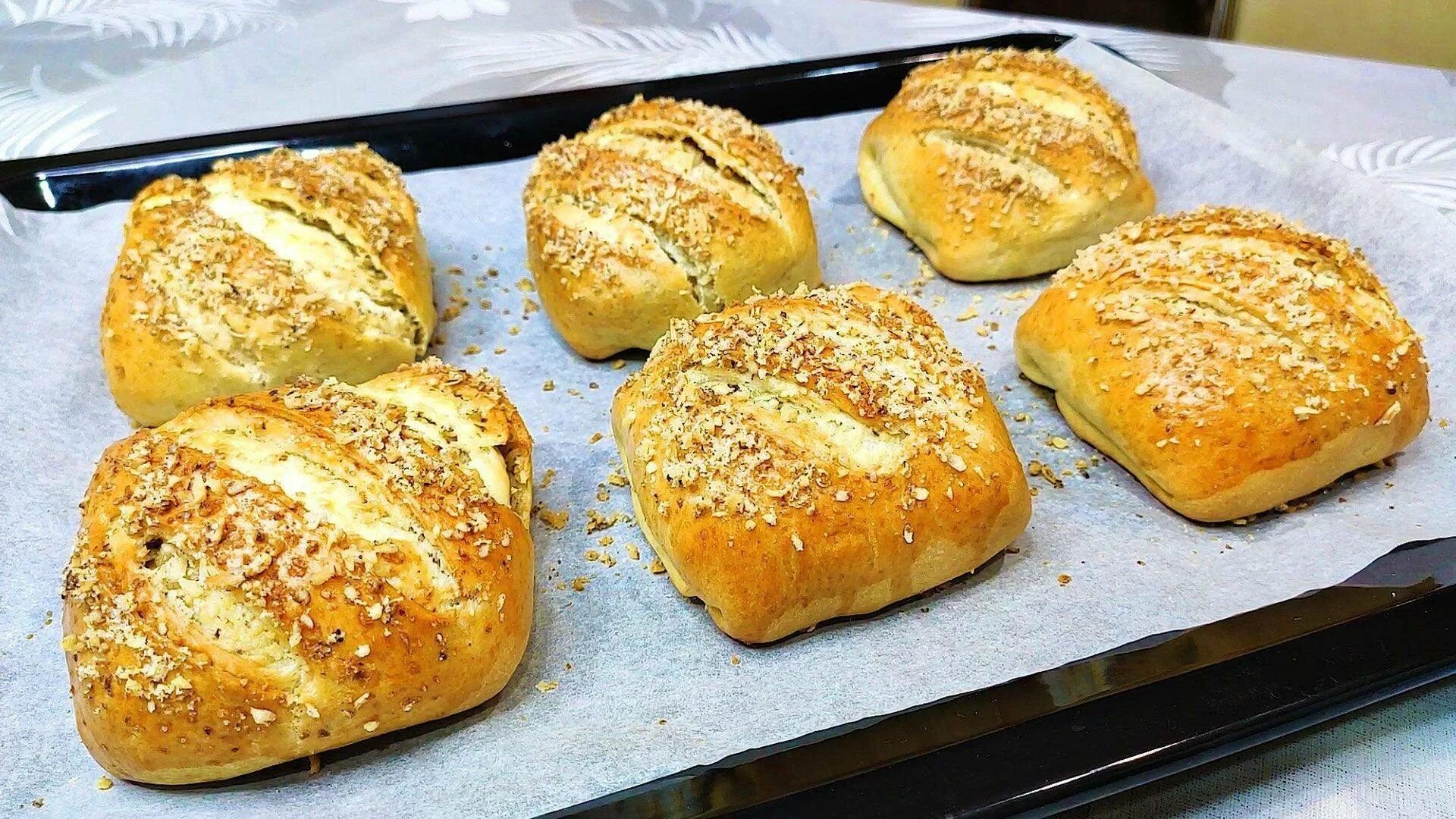 Простые булочки на молоке в духовке. Булочки с начинкой в духовке. Слоеные булочки. Пышные булочки из дрожжевого теста в духовке. Булки из слоёного теста.