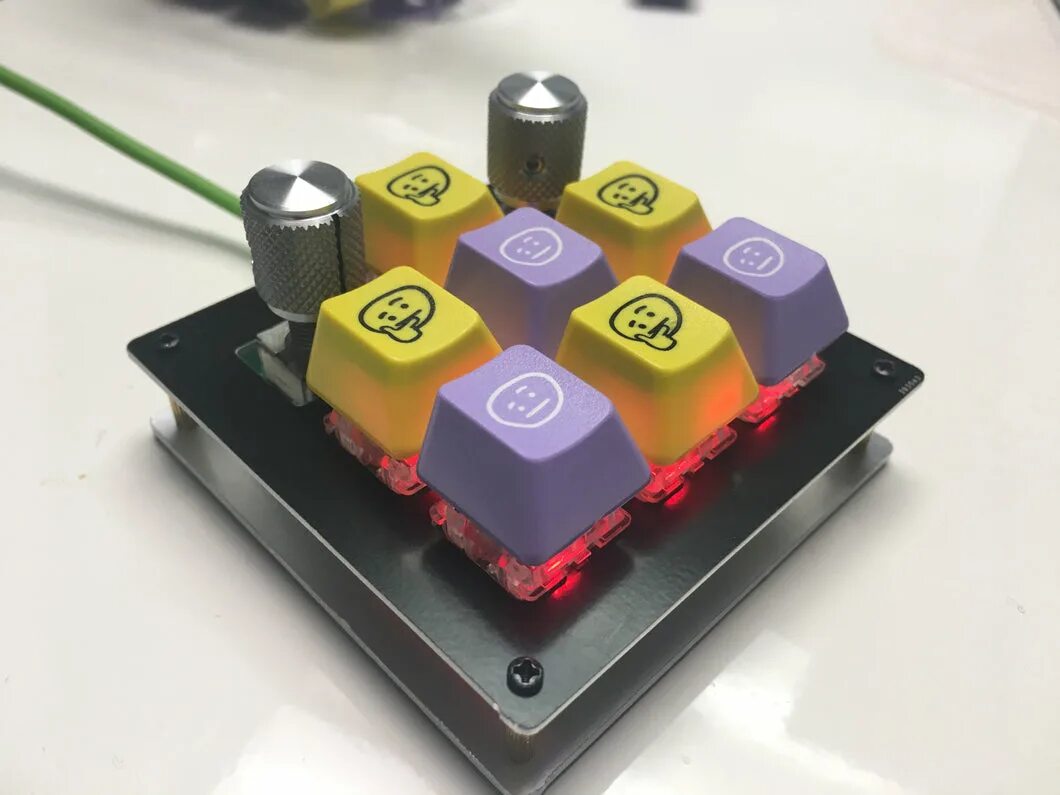 Macropad geekboards v2. Идея клавиатуры красками. Geekboards macropad. Macropodus opercularis. Макропад.