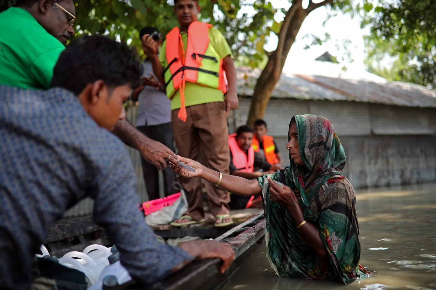 Дакка бангладеш перенаселение. Бангладеш столица. Rana plaza бангладеш 24 апреля 2013 года. Непал бангладеш. Население бангладеш 2022.