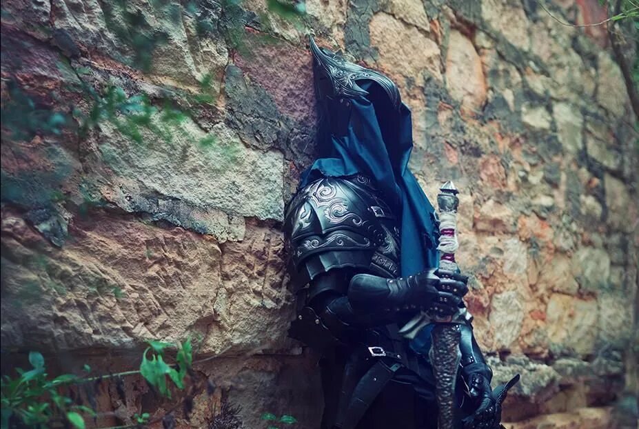 Dark cosplay. Dark Souls Арториас косплей. Дарк соус Арториас косплей. Дарк соулс косплей Арториаса. Dark Souls Cosplay.