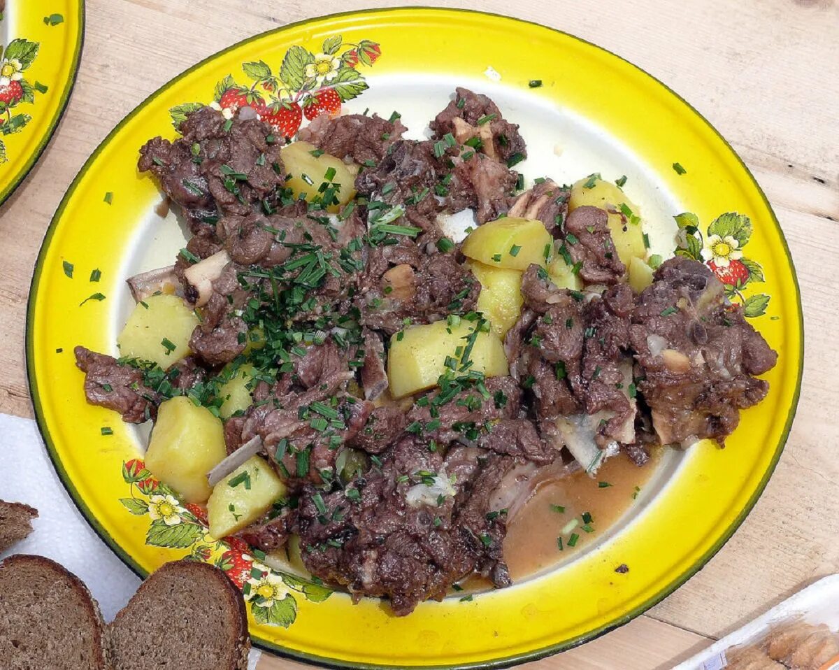Куырдак конина. Таш куурдак. Кавардак узбекская кухня. Каурдак рецепт. Куырдак казахский.