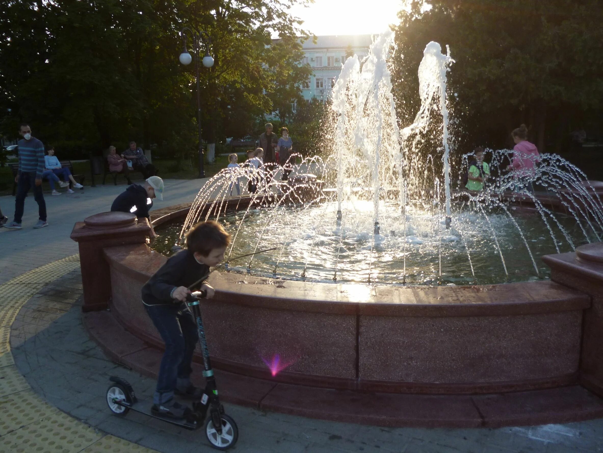 Шоу фонтанов петергоф. Петергоф фонтаны режим 2022. Петергоф в санкт-петербурге фонтаны 2021. Фонтан сейчас работает. Вднх в москве фонтаны 2022.