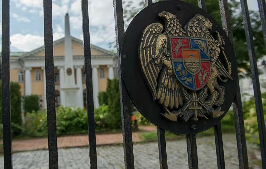 Французское посольство в армении. Армянский консул в ростове. Генконсульство армении в ростове. Посольство российской федерации в республике армения. Армянский консул в ростове.