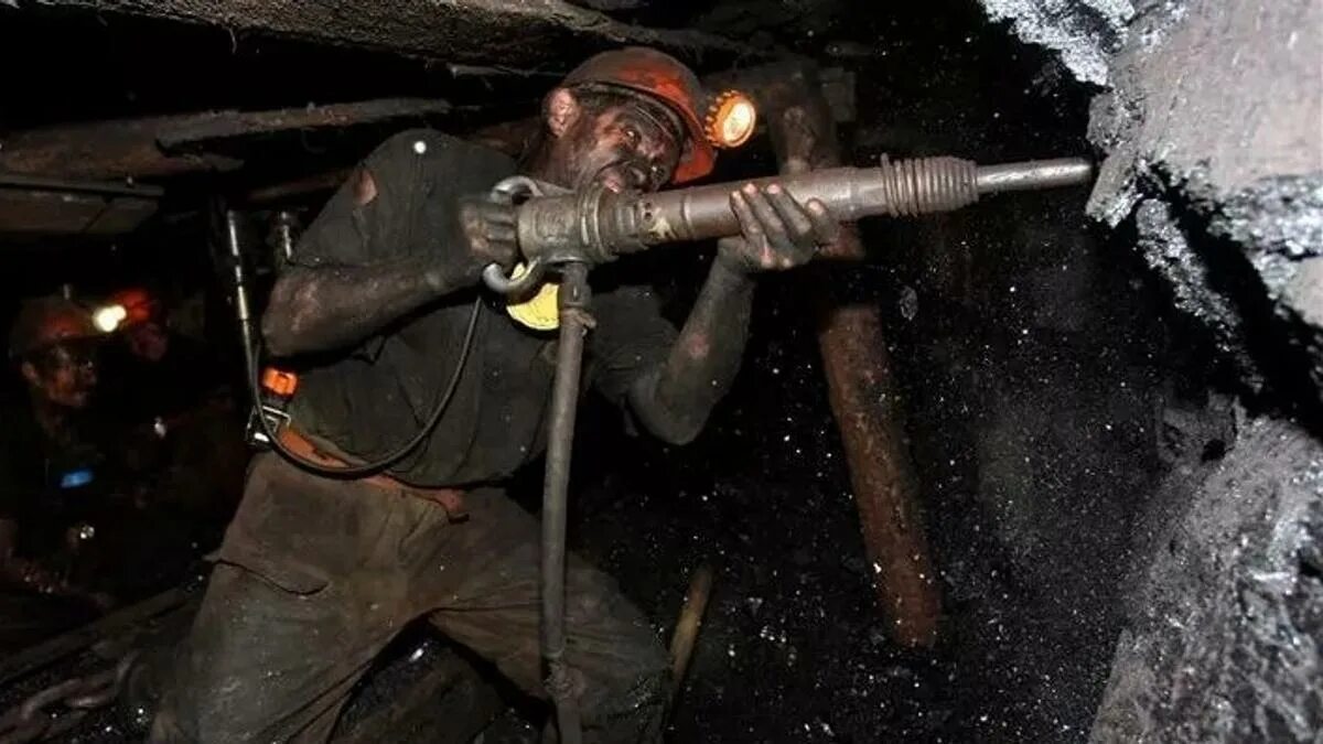 Работа в шахте фото Who's Waging The War On Coal Not The Government. EPIC