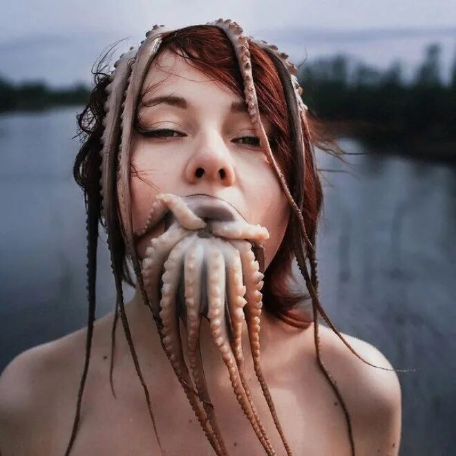 девушка снялась с живым осьминогом