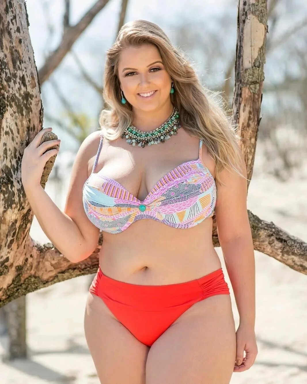 Chubby old mom. Chubby old mom. Chubby old mom. Старухи в декольте. Бабушки bbw в купальниках.