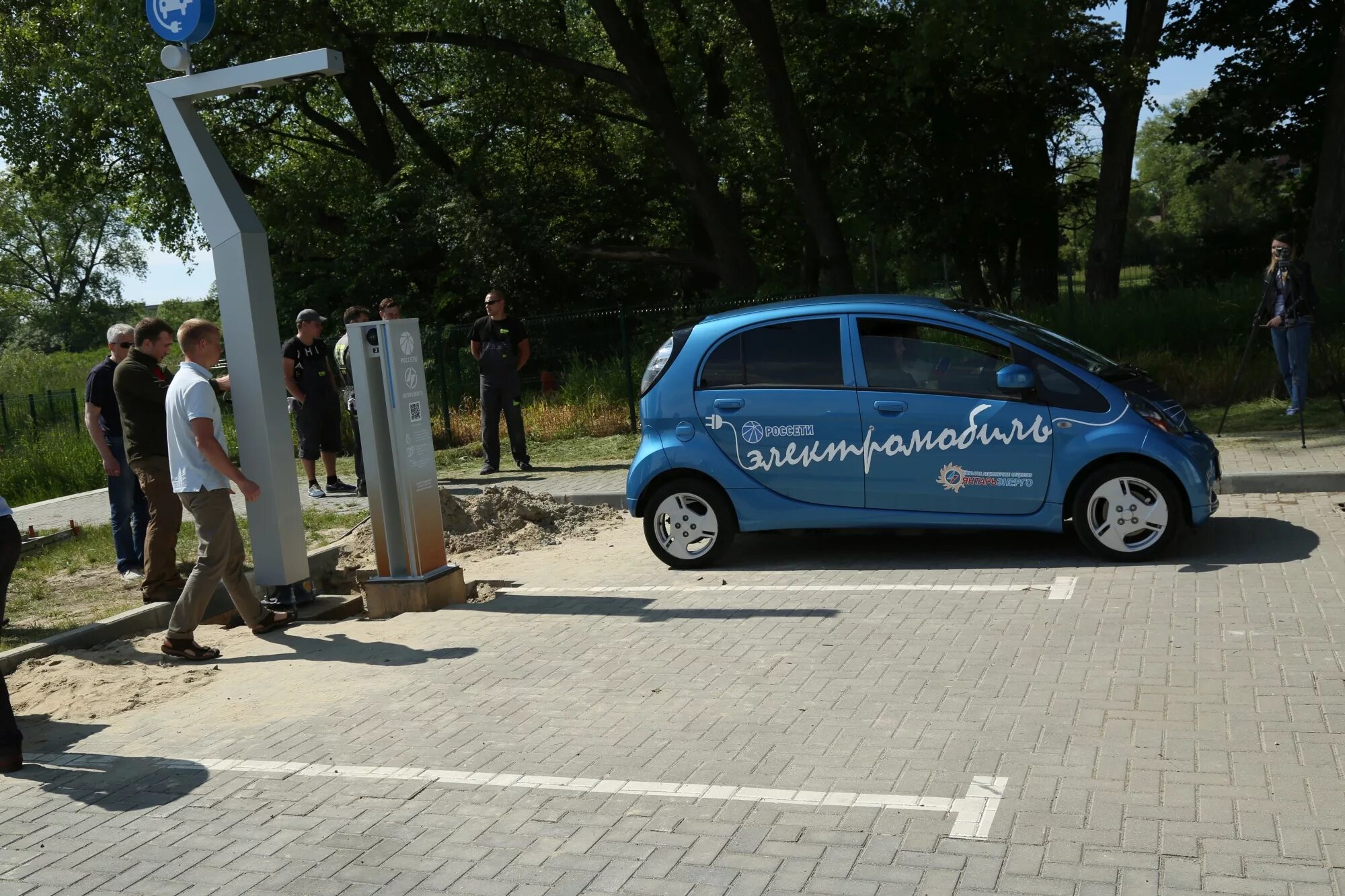 Зарядка электромобилей в Калининграде. Калининградский электромобиль. Электрокар Калининград. Електро заправки в Калининграде. Калининград зеленоградск на машине