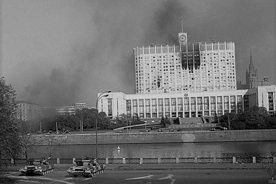 Белый дом после обстрела 1993. Ii чрезвычайном съезде кп рсфср. Белый дом 1991 обстрел. Ii чрезвычайном съезде кп рсфср. 13 февраля 1993.