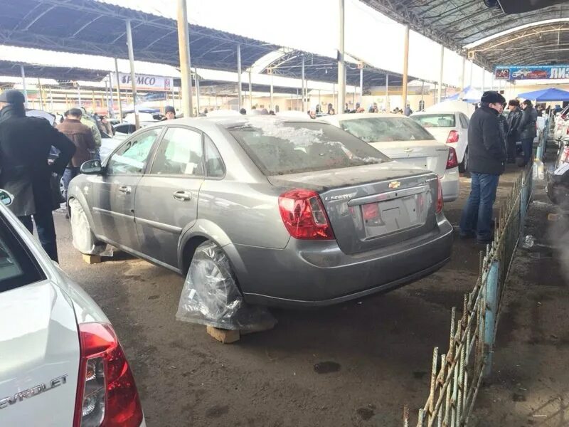Автосалон gm sergeli. Мол бозори самарканд. Иномарка машина бозори. Авторынок сергели ташкент. Авторынок ташкент.