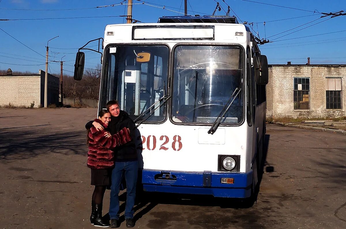 Донецкая обл углегорск. Углегорск троллейбус. автовокзал углегорск. углегорск свердловской область. автовокзал углегорск фото.