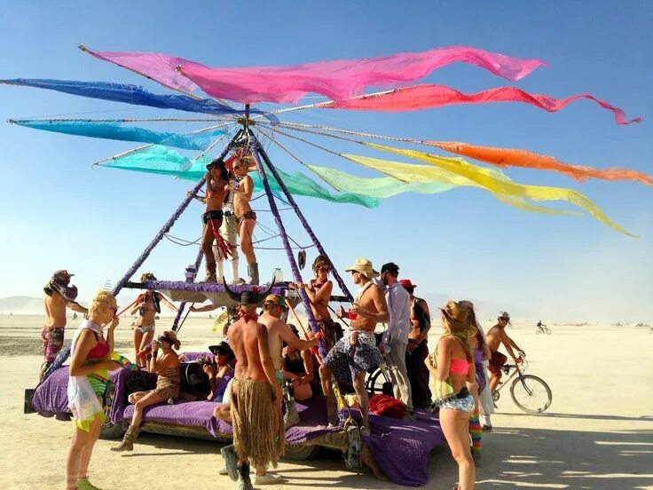 Блэк рок сити. Burning man («горящий человек») – блэк-рок, невада. Фестиваль burning man сожжение. Фестиваль burning man сожжение. Фестиваль берн.