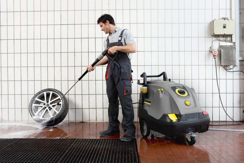 Мойщик купить. Мойка высокого давления Karcher HDS 6/14 C. Керхер высокого давления HDS. Аппарат высокого давления Karcher HDS 7/16 C. Керхер HDS 8 18 4 М.