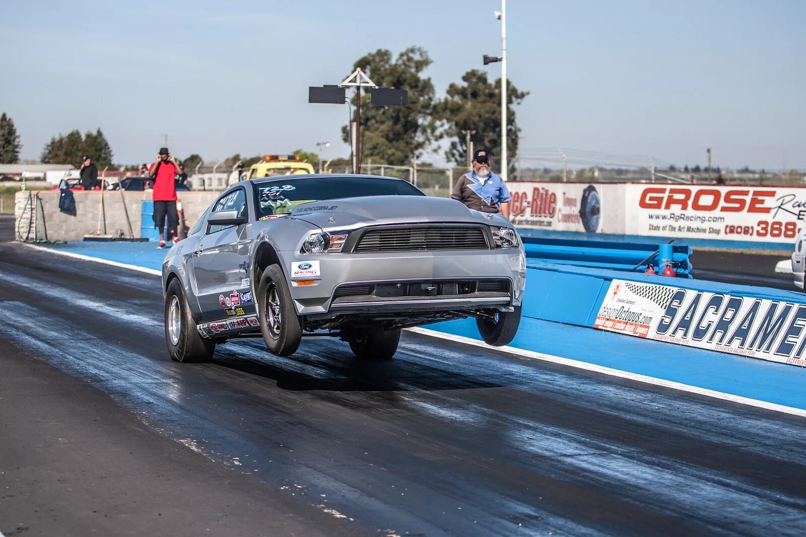 Драг рейсинг где. Ford Mustang драг. Форд Мустанг рейсинг. Ford Drag Racing. Мустанг драг рейсинг.