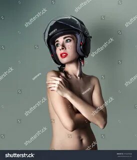 msid-21392228" width="550" alt="Naked Lady Helmet. widt...