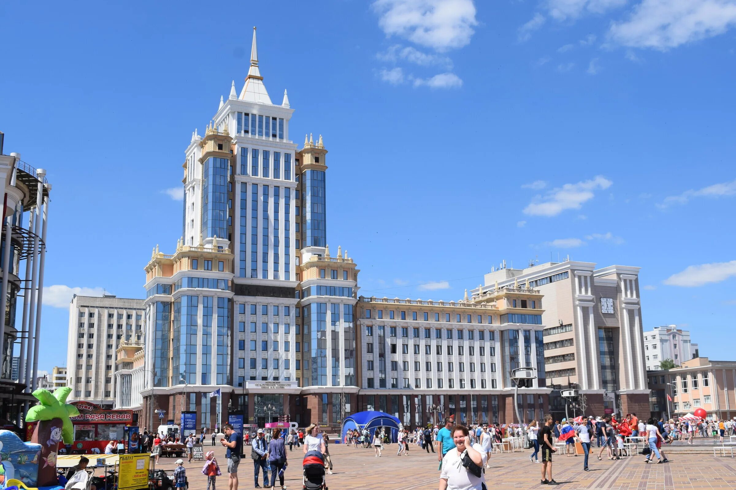 Площадь мгу. Площадь тысячелетия Саранск. Площадь МГУ Саранск. Парк тысячелетия Саранск. Саранск достопримечательности площадь тысячелетия.