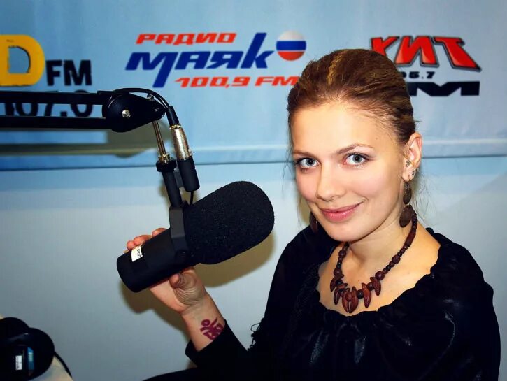 Программа радио маяк на сегодня вечер. Радио маяк программа. редактор радио маяк. редактор аннушка радио маяк. радио маяк видеотрансляция.