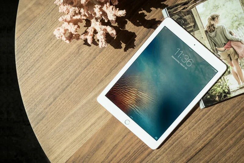 руководитель с планшетом. архос 50 платинум. планшетный компьютер sunwind sky. планшет roverpad tesla 9. Rtc-1200 защищенный планшет.