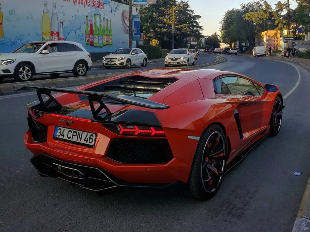 Ламборджини 777 777. Ламборджини авентадор 777. Lamborghini aventador москва. Lamborghini aventador красная. 777 ламборгини.
