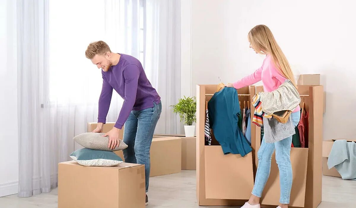 Goods way. Переезд вещи. Moving одежда. Запихнуть в шкаф. Переезд сложить вещи.