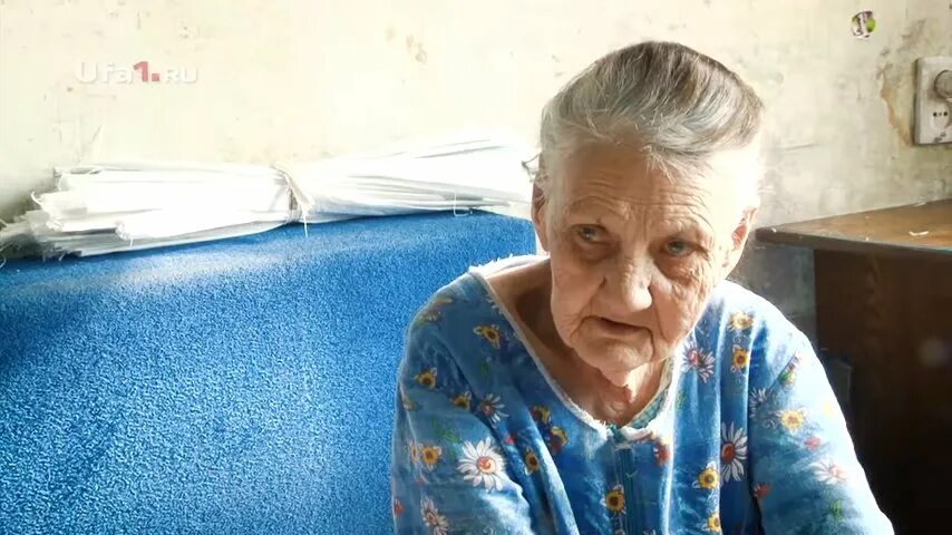 Бабушке тяжело. 123 Летняя бабушка. 109 Летняя женщина и ее правнучка. Русские бабушкины тяжелые грудки. Дарьи богдановой правнучки чкалова